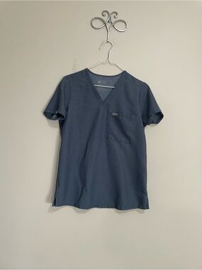 Figs  Gray V-Neck Scrub Top Size XXS
Medical Staff